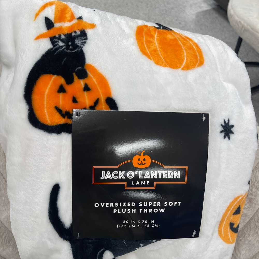 Halloween Black Cats with Pumpkins Witch Cats Mummy Cats Plush Blanket 60x70 NWT - Picture 2 of 4